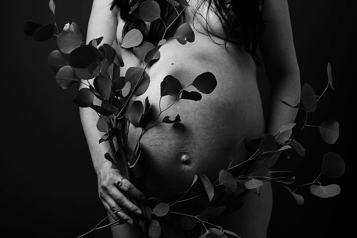 intimate maternity portrait cara soulia