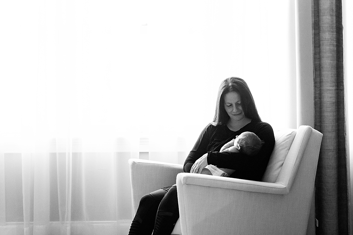 mother with newborn photographer near me